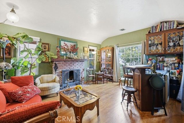 3944 wawona, Los Angeles, CA 90065