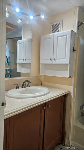 15141 Beach 43, Midway City, CA 92655
