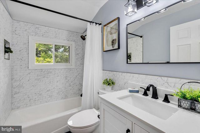 4527 ROUNDHILL RD, Alexandria, VA 22310