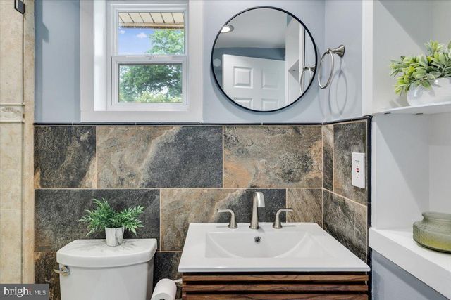 4527 ROUNDHILL RD, Alexandria, VA 22310
