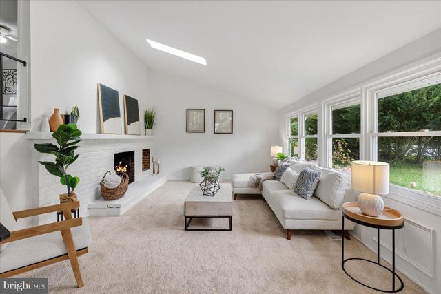 4527 ROUNDHILL RD, Alexandria, VA 22310