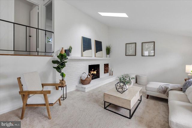 4527 ROUNDHILL RD, Alexandria, VA 22310