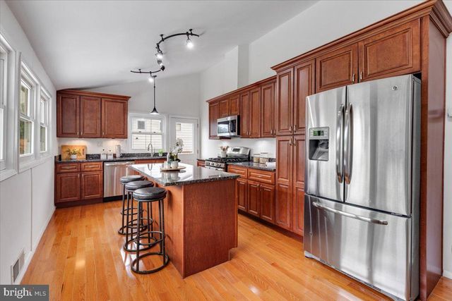 4527 ROUNDHILL RD, Alexandria, VA 22310