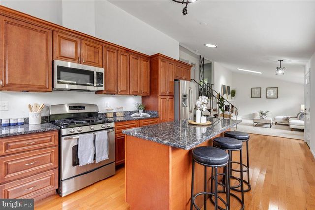 4527 ROUNDHILL RD, Alexandria, VA 22310