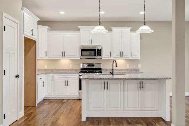 3480 Plantation Dr, Cookeville, TN 38506