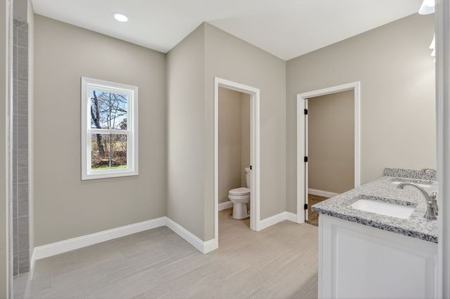 3480 Plantation Dr, Cookeville, TN 38506