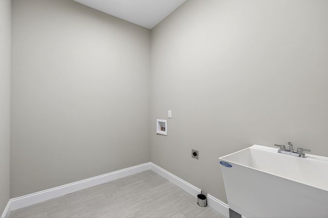 3480 Plantation Dr, Cookeville, TN 38506