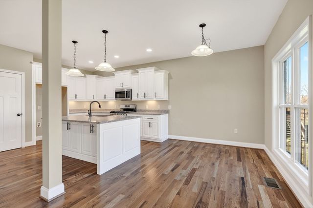 3480 Plantation Dr, Cookeville, TN 38506