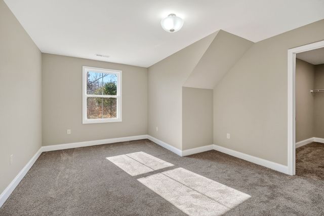 3480 Plantation Dr, Cookeville, TN 38506