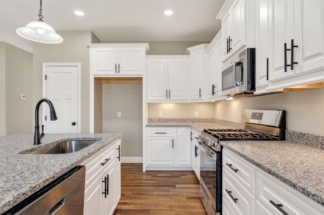 3480 Plantation Dr, Cookeville, TN 38506