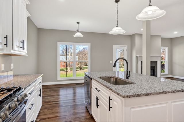 3480 Plantation Dr, Cookeville, TN 38506