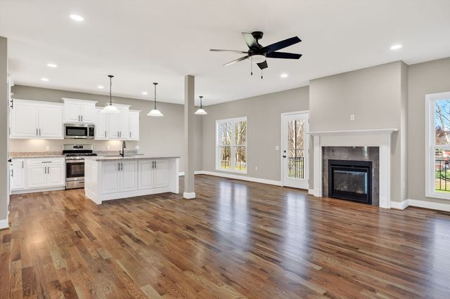 3480 Plantation Dr, Cookeville, TN 38506