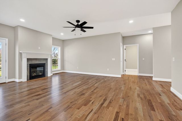 3480 Plantation Dr, Cookeville, TN 38506