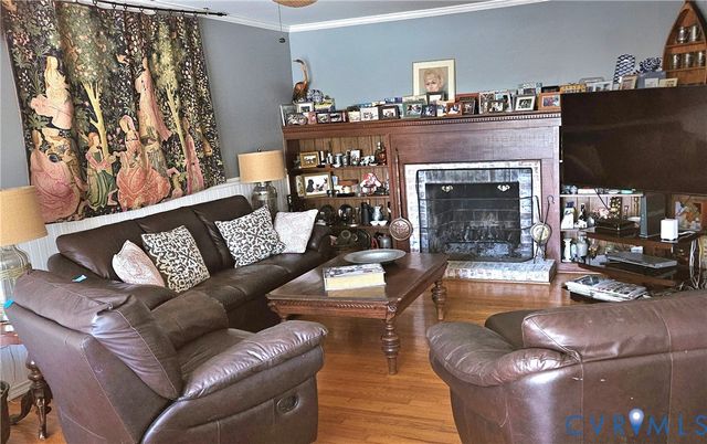 459 Willow Ln, Topping, VA 23169