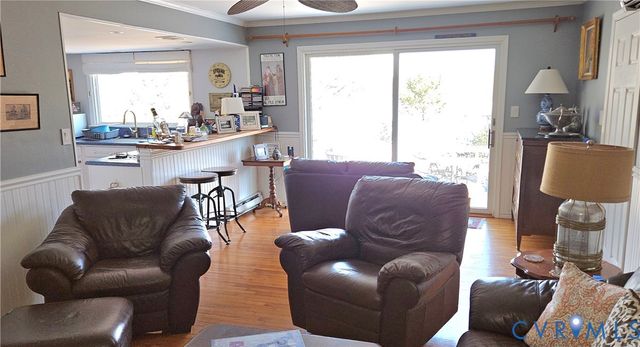 459 Willow Ln, Topping, VA 23169