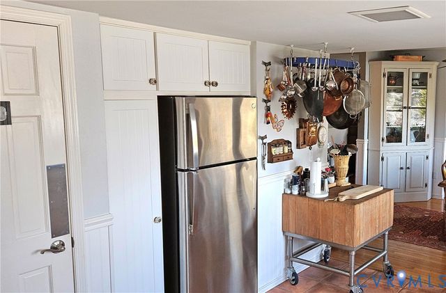 459 Willow Ln, Topping, VA 23169