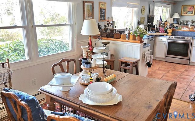 459 Willow Ln, Topping, VA 23169