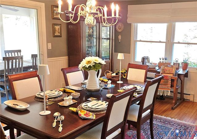 459 Willow Ln, Topping, VA 23169