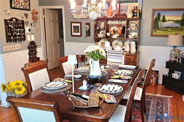 459 Willow Ln, Topping, VA 23169