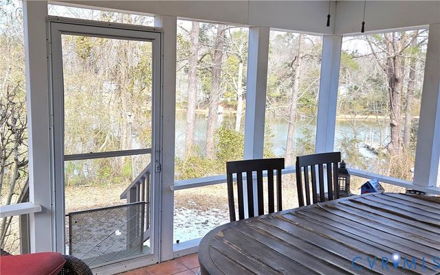 459 Willow Ln, Topping, VA 23169