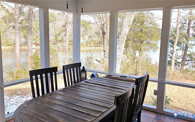 459 Willow Ln, Topping, VA 23169