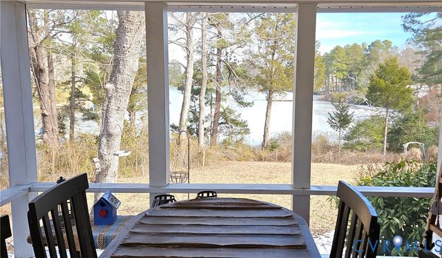 459 Willow Ln, Topping, VA 23169