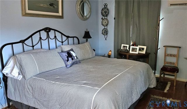 459 Willow Ln, Topping, VA 23169