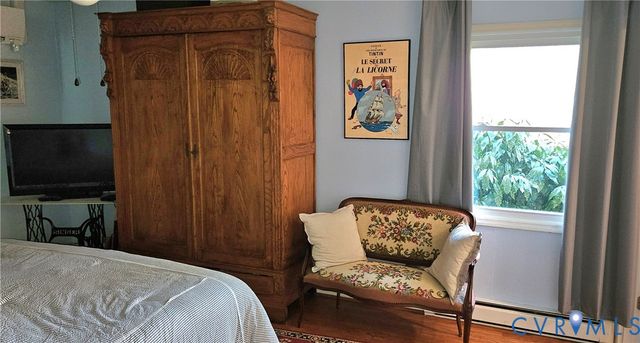 459 Willow Ln, Topping, VA 23169