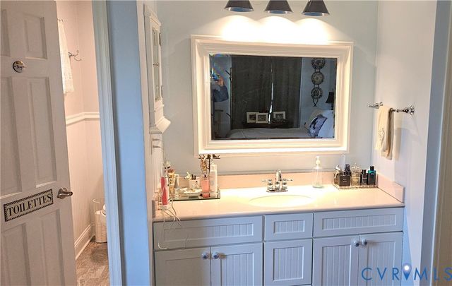 459 Willow Ln, Topping, VA 23169