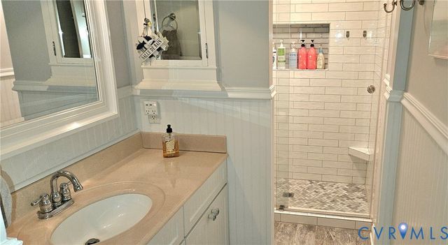 459 Willow Ln, Topping, VA 23169