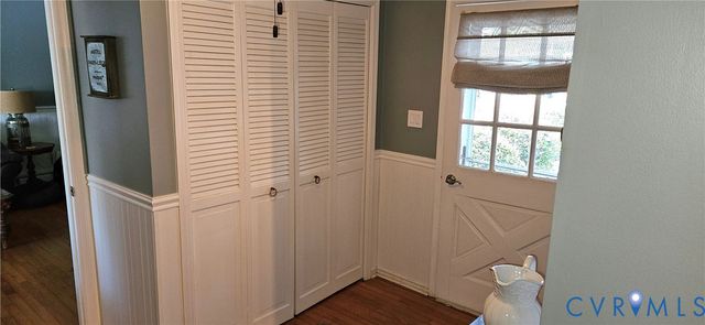 459 Willow Ln, Topping, VA 23169