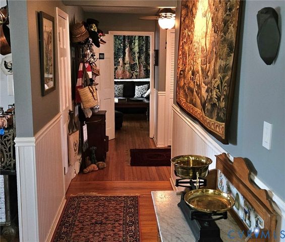 459 Willow Ln, Topping, VA 23169