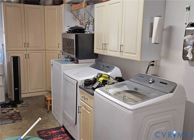 459 Willow Ln, Topping, VA 23169