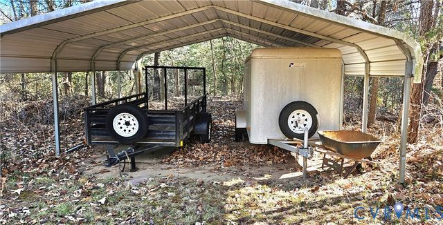 459 Willow Ln, Topping, VA 23169