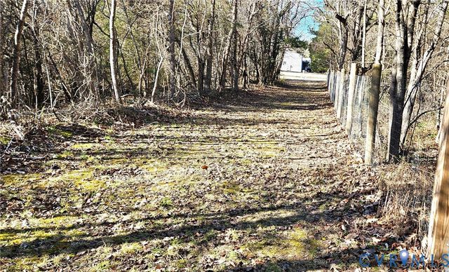 459 Willow Ln, Topping, VA 23169