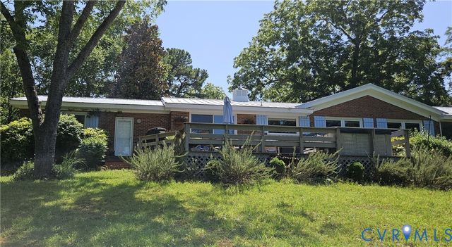 459 Willow Ln, Topping, VA 23169