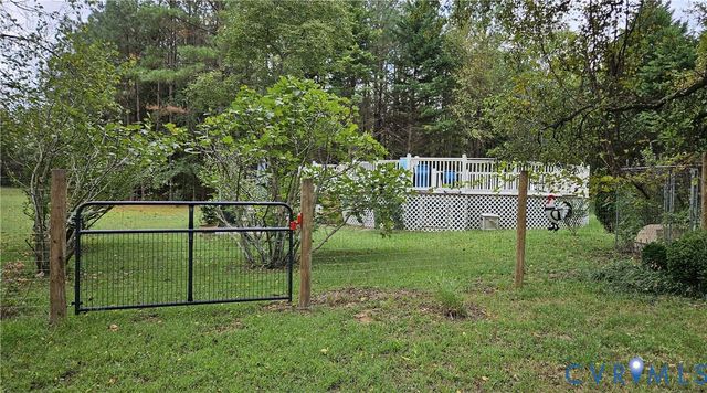 459 Willow Ln, Topping, VA 23169