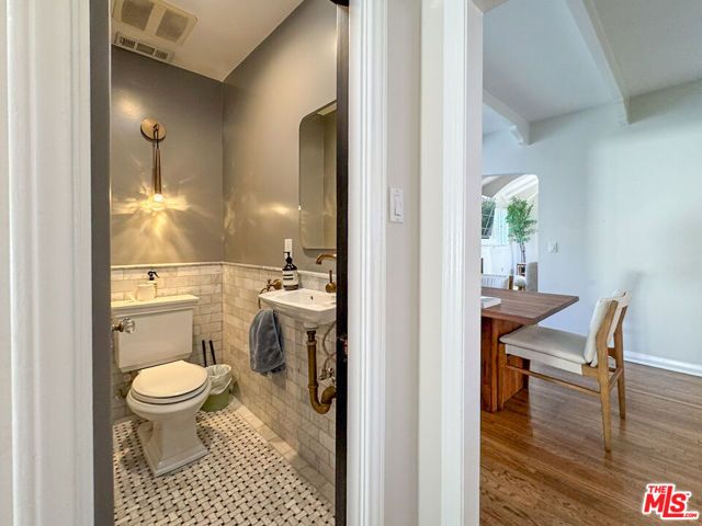 345 Westbourne Drive, Los Angeles, CA 90048