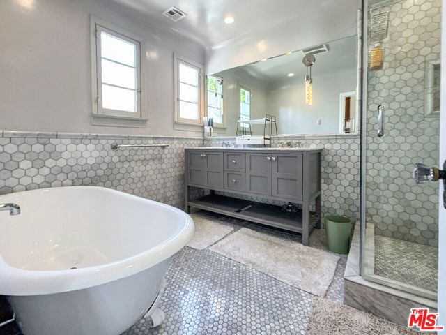 345 Westbourne Drive, Los Angeles, CA 90048