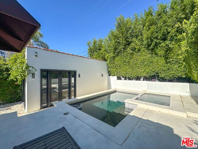 345 Westbourne Drive, Los Angeles, CA 90048