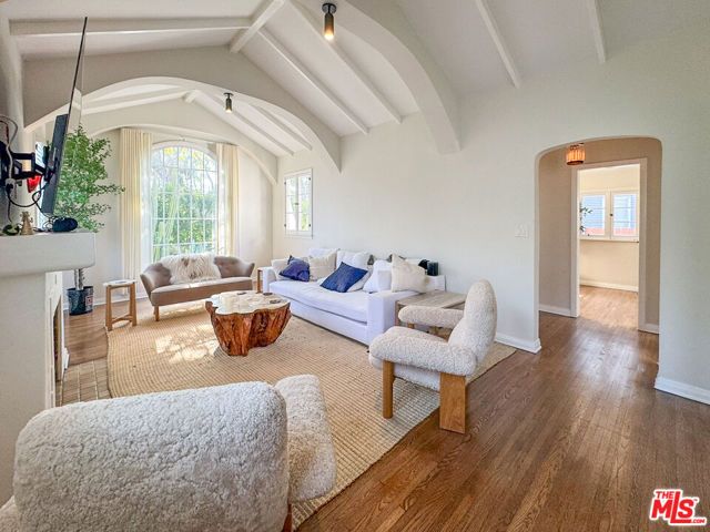 345 Westbourne Drive, Los Angeles, CA 90048