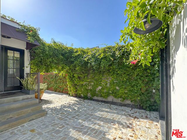 345 Westbourne Drive, Los Angeles, CA 90048