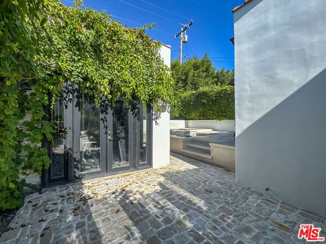345 Westbourne Drive, Los Angeles, CA 90048