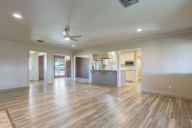 113 Weeks Drive, Youngsville, LA 70592