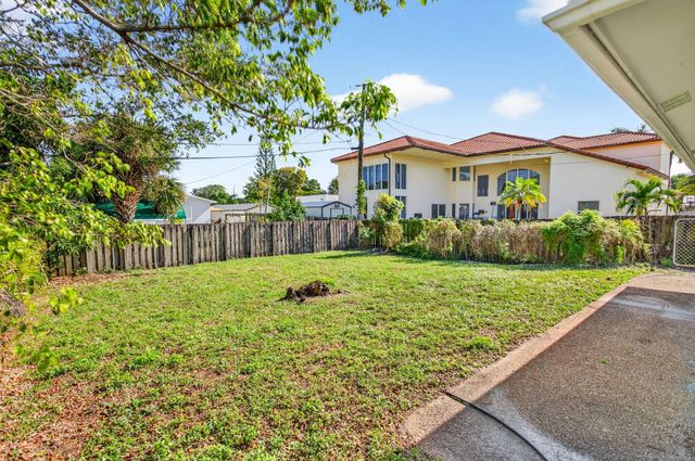 208 NE 14th Avenue, Pompano Beach, FL 33060