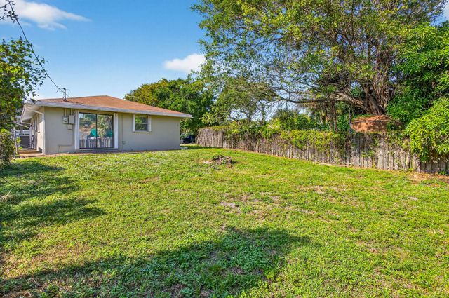 208 NE 14th Avenue, Pompano Beach, FL 33060