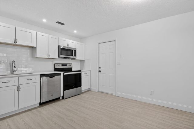 208 NE 14th Avenue, Pompano Beach, FL 33060