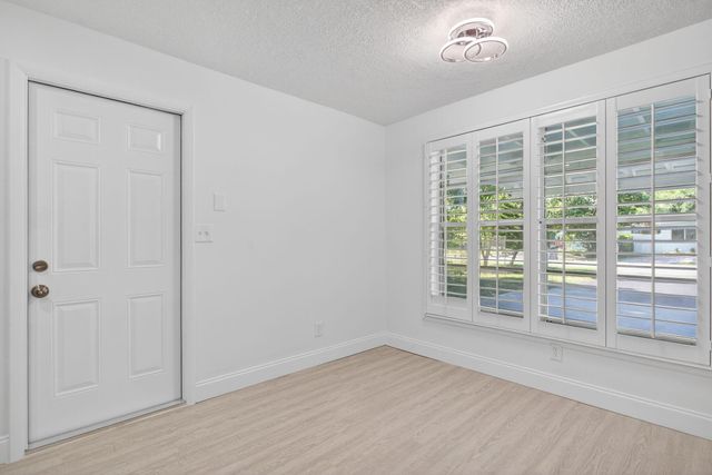 208 NE 14th Avenue, Pompano Beach, FL 33060