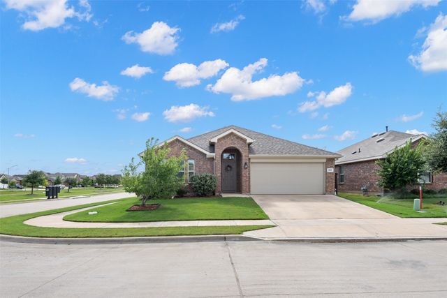 8901 Zubia Lane, Fort Worth, TX 76131