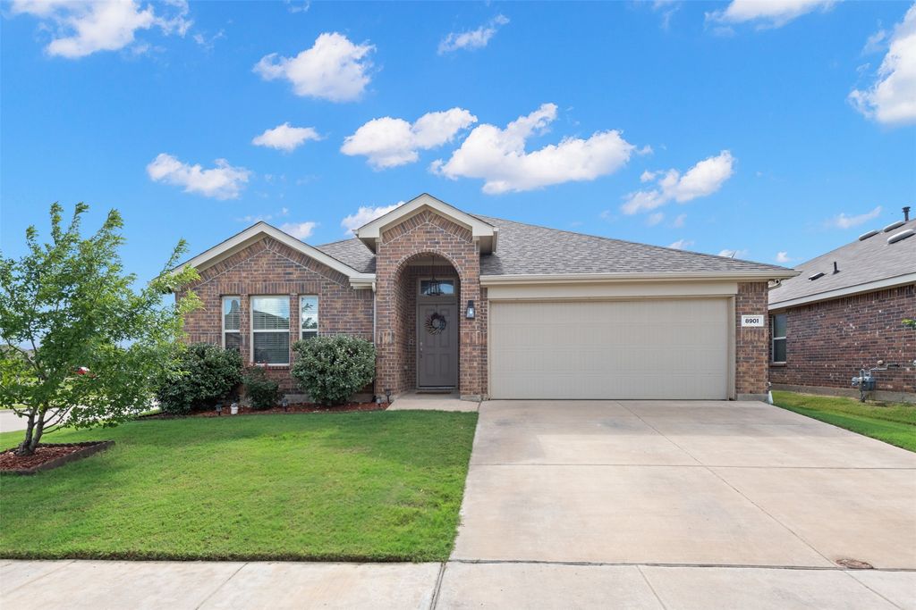 8901 Zubia Lane, Fort Worth, TX 76131